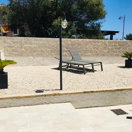 Beach House Ilaria- Acquamarina Apt דירה