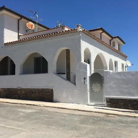 דירה Beach House Ilaria- Acquamarina Apt אולביה